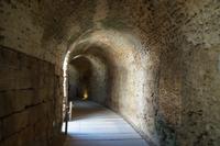 Im Innern des römischen Theaters von Cádiz