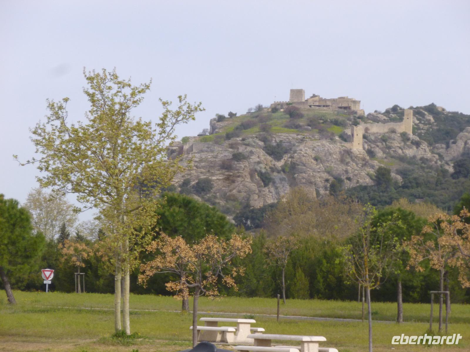 Rast nahe dem Knoblauchdorf und an der Festung Mornas