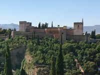 Blick auf die Alhambra von Albaicin Viertel und San Nicolas Aussichtspunkt in Granada (2)