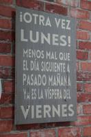 Schon wieder Montag! Zum Glück ist der Tag nach übermorgen schon der Vorabend von Freitag