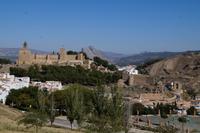 Die Alcazaba de Antequera mit dem Indio de Antequera/Peñón de los Amantes, im Stadttor die Ermita de la Virgen de Espera, der Jungfrau in freudiger Erwartung