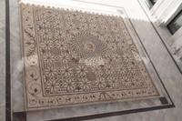 Römisches Mosaik im Rathausinnenhof von Carmona: Medusa und die vier Jahreszeiten 