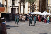 Guardia Civil und Armee marschieren