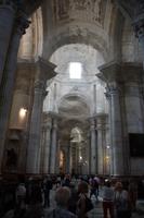 In der Kathedrale von Cádiz (in der es von der Decke bröckelt) 