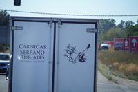 Das Rind freut sich, angeschnitten zu werden...  