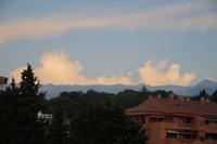 Vom Sonnenaufgang (im linken Rücken des Betrachters) angetrahlte Wolken. 