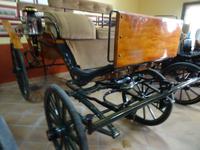 Schöne Kutschen warten auf eine Ausfahrt