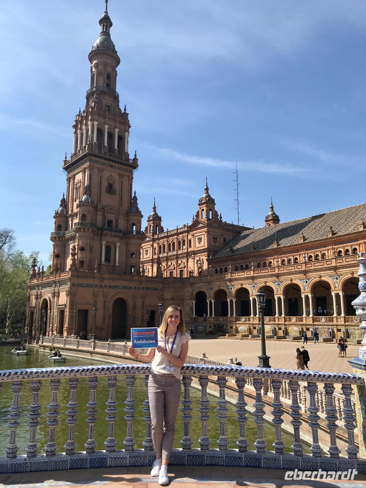 Eberhardt-Reisebegleitung Carina am Plaza de España