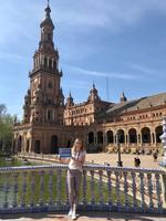 Eberhardt-Reisebegleitung Carina am Plaza de España