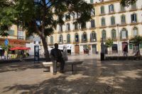 Picasso: Der Künstler sitzt in Bronze gegossen vor seinem Wohnhaus aus Kindertagen in Málaga