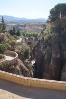 Die alte neue Brücke, darunter der Guadalevín (< Wadi al-Laban = Milchfluss)