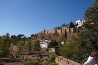 Stadtmauer von Ronda, gesehen vom arabischen Bad, das extramuros lag