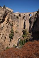 Die neue Brücke (18. Jhdt.) mit Wasserfall des Guadalevín (< Wadi al-Laban, Milchfluss)
