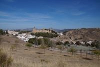 Antequera mit dem Peñón de los Amantes oder Indio de Antequera im Hintergrund