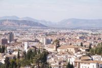 Blick über den Albaicin mit San Miguel Bajo und das Monasterio de la Reina Isabel (wo wir Kekse aus der Klausur kauften) bis nach Sierra Elvira und Moclín