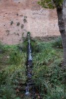 Wasser aus den Mauern der Alhambra