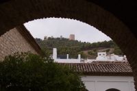 Aus dem Moscheehof der Magdalenenkirche in Jaén auf die Katharinenfestung - das Castillo de Santa Catalina