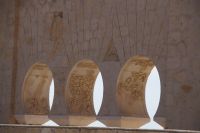 Im Gegenatz zur Alhambra, wo alles aus Stuck ist, ist hier alles aus Stein - leider in einem Bürgerkrieg im 11. Jhdt. zerstört