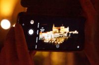 Puente Romano und Mezquita Catedral durch fremder Leute Display gelinst