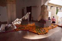 Kunstinstallation im Hof des archäologischen Museums von Córdoba