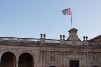 Die Flagge von Jerez (auf dem Rathaus)