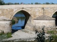 maurischer Brückenbogen auf römischem Fundament