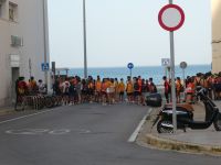 Hier ist eine Schule ohne Fenster zum Meer