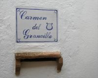 ein Briefkasten aus Stein