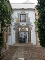 Fassade mit Musikanten in Cordoba