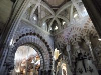 kunstvolle Gewölbe und Bögen