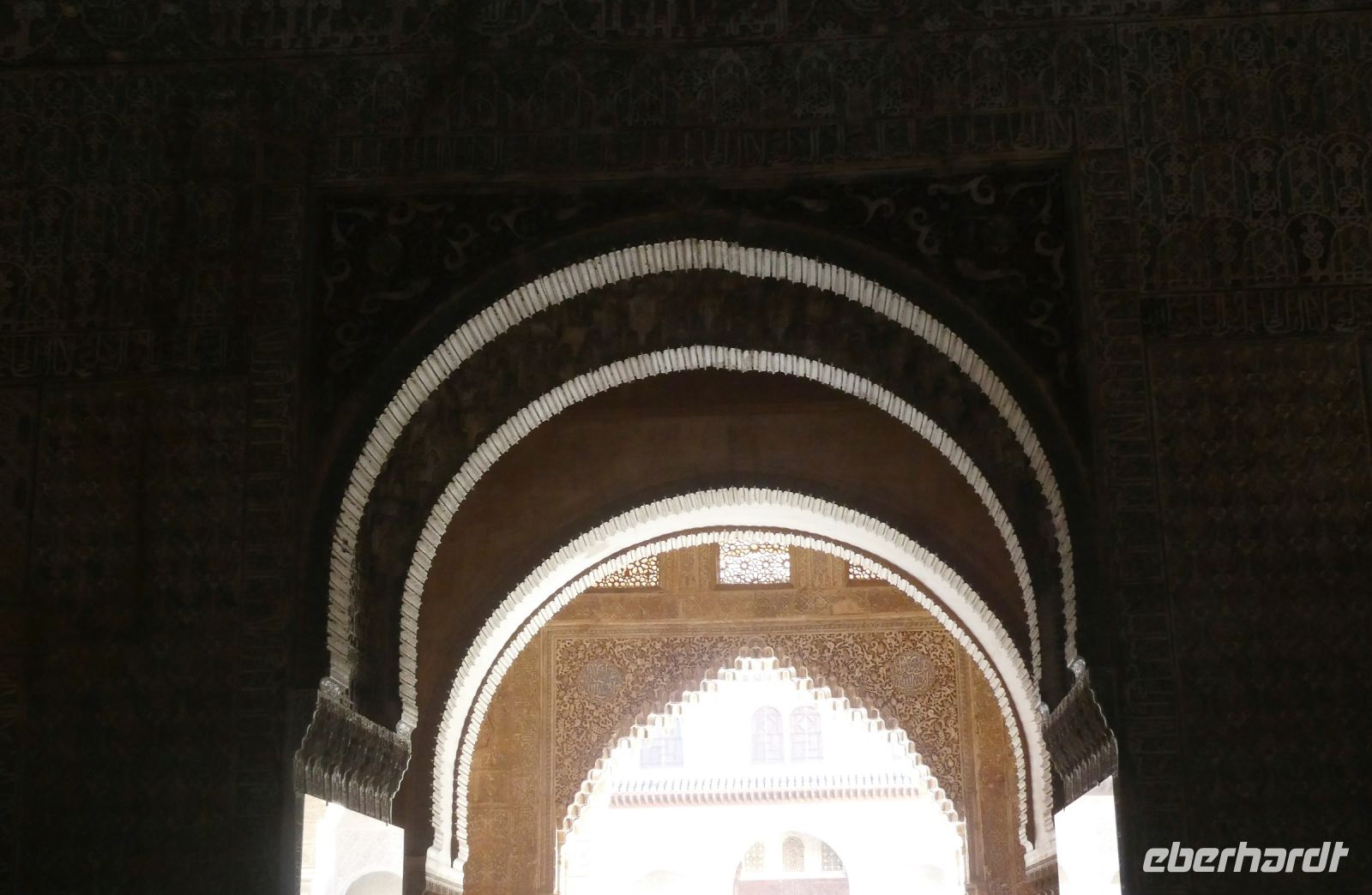 kunstvolle Bögen in der Alhambra