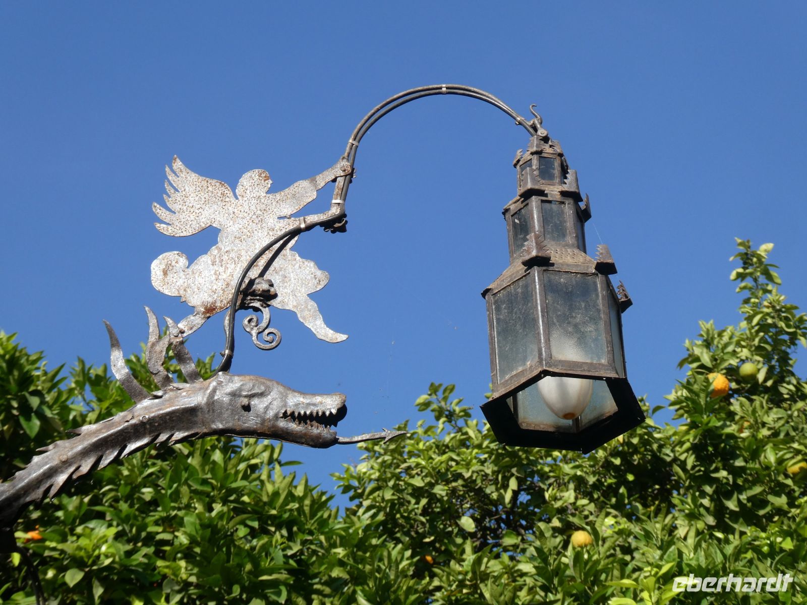 Laternenkunst am Wegesrand