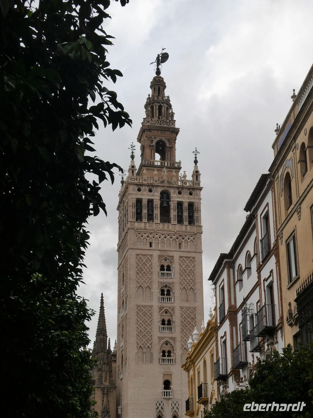 Glockenturm und ehemaliges Minarett