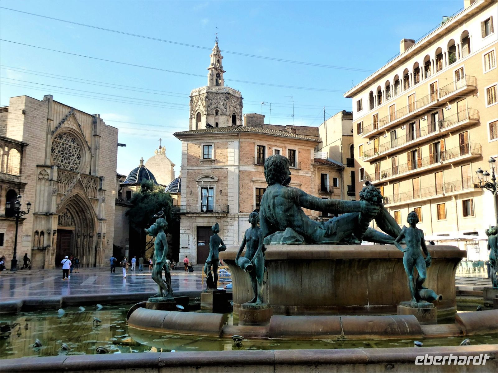 Plaza de la Virgen mit Fuente del Turia Brunnen
