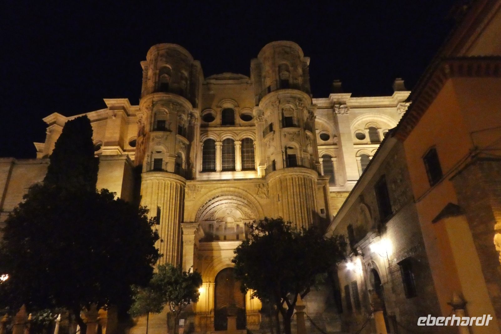 Nordfassade der Kathedrale bei Nacht