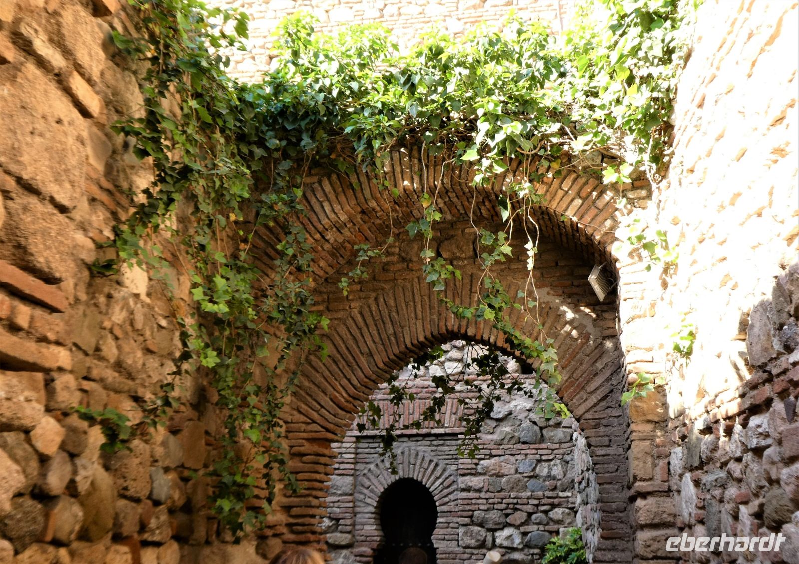 lauschiger Durchgang  