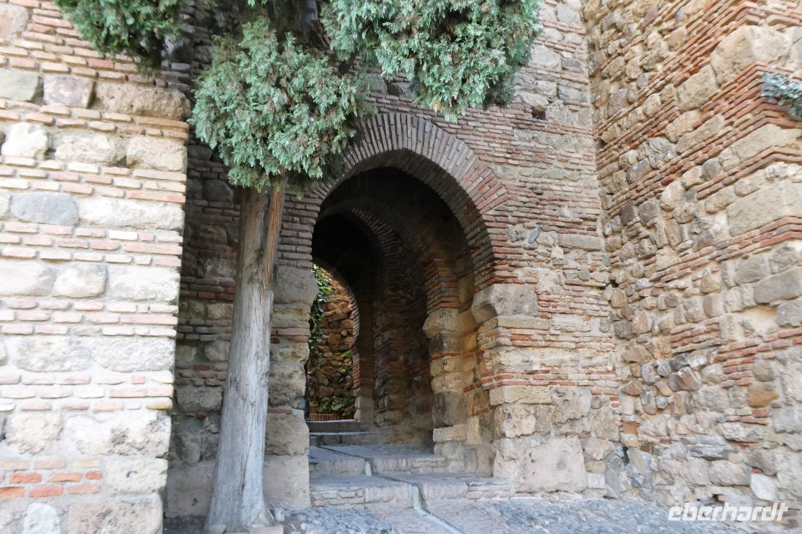 Naturstein und Ziegel