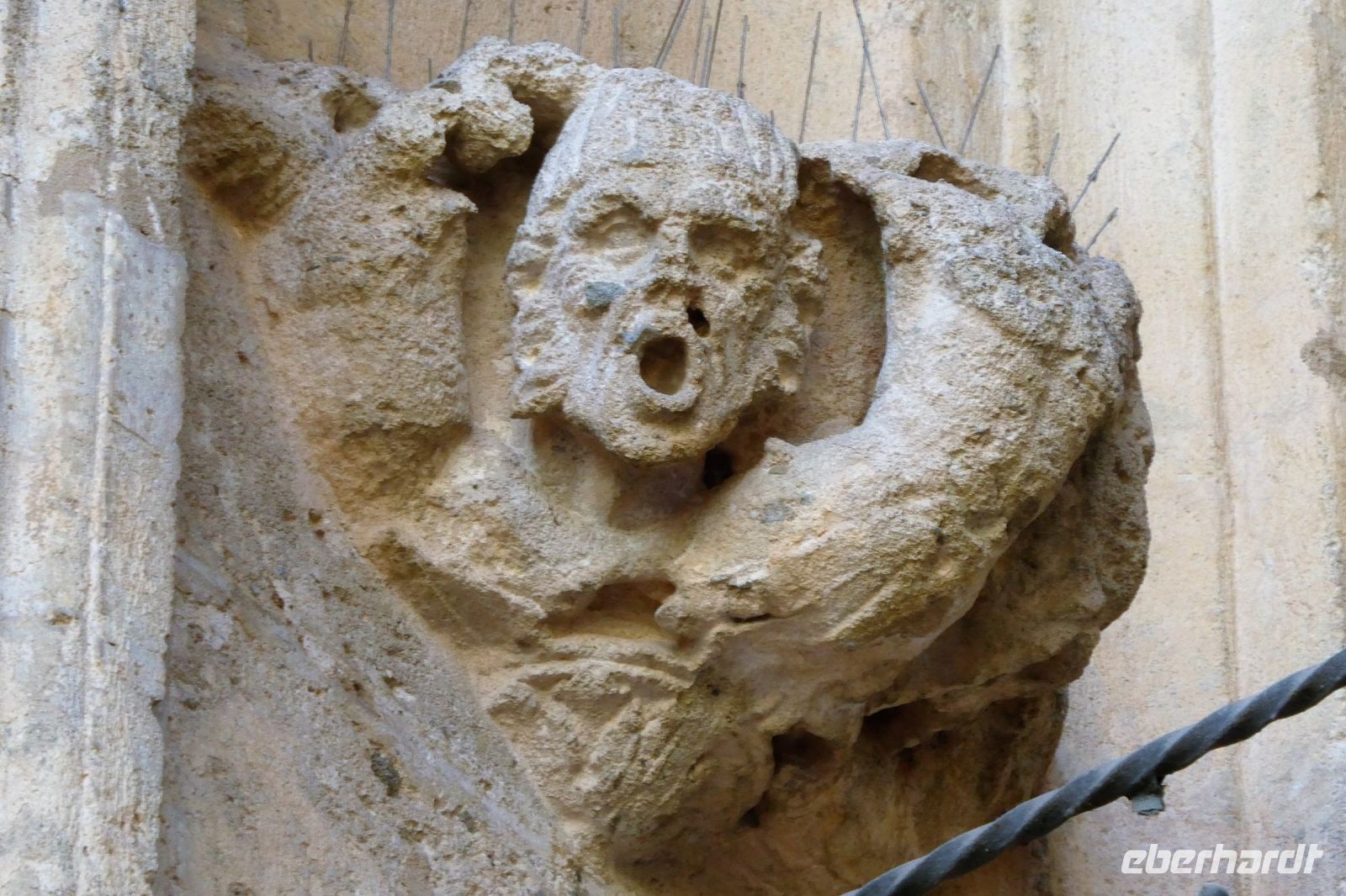 Was sagt er uns? an der Kathedrale