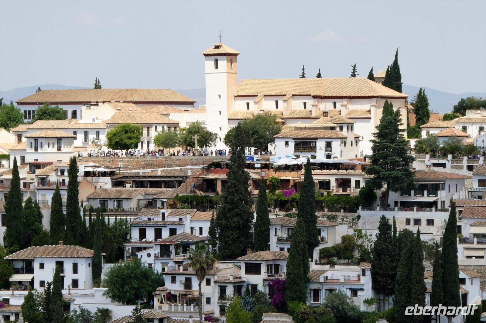 Blick von der Alhambra zur Plaza Nueva im Albaicin-Viertel
