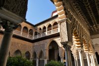 Blick nach oben im Patio de las Doncellas