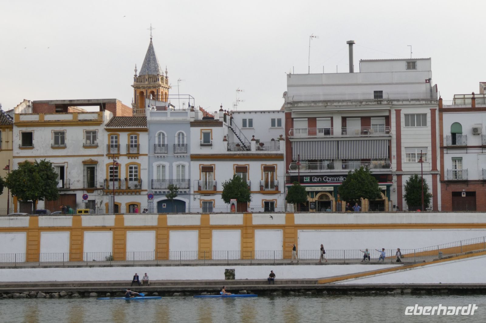 das Triana-Viertel am anderen Ufer