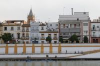 das Triana-Viertel am anderen Ufer