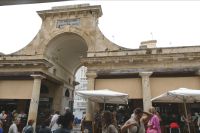 vor der Markthalle von Cadiz