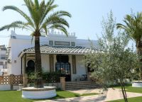 neue Villen im maurischen Stil