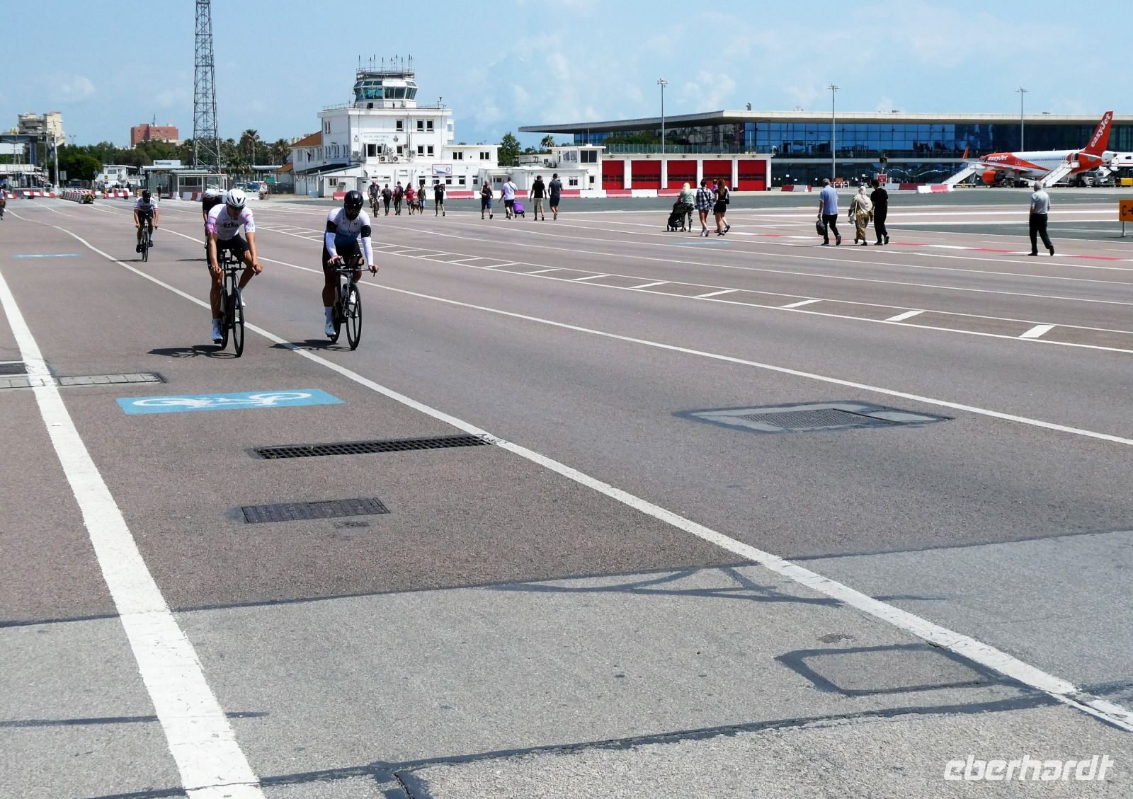 Überquerung der Landepiste vom Flughafen Gibraltar