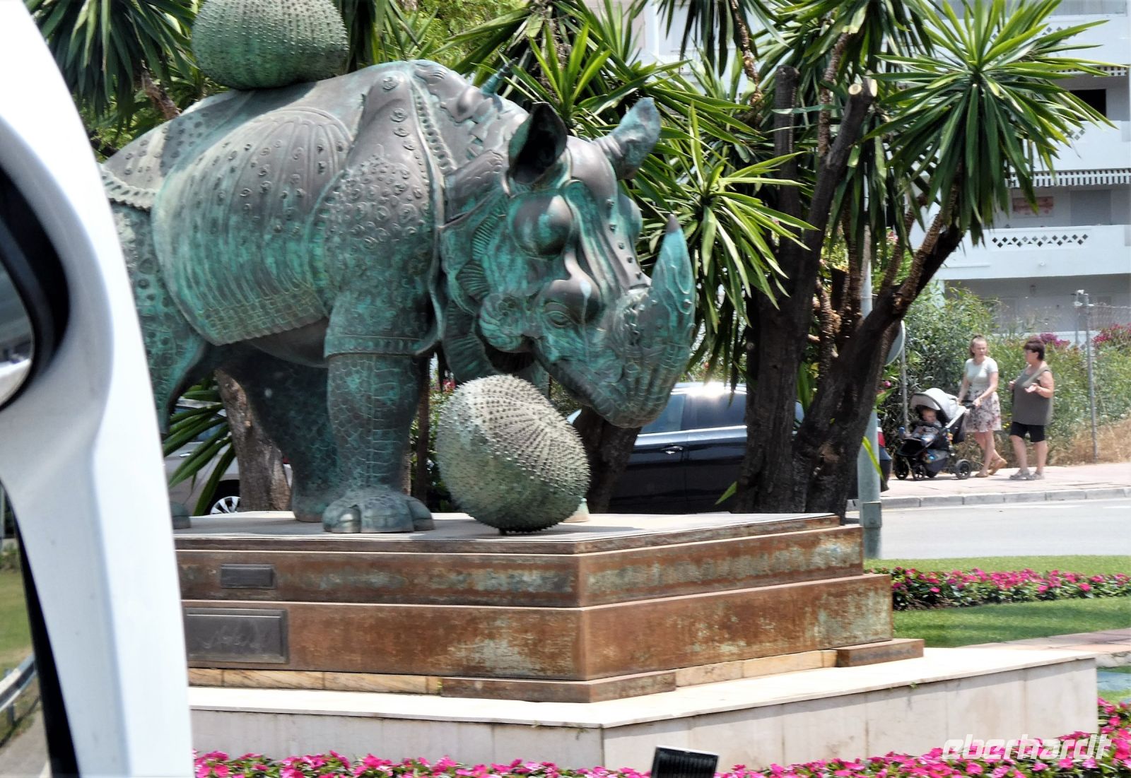 Rhinozeros von Dali im Vorbeifahren