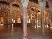 Die Säulen wurden übrigens von anderen Bauten recyclet