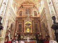 Läge sie jedoch nicht mitten in einer Moschee, hätte sie kaum etwas besonderes