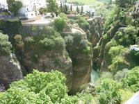 Und ganz unten durch das Tal fließt der Guadalevin