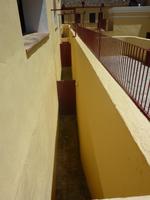 Alle Gänge sind zur Sicherheit durch Schleusen mehrfach geteilt